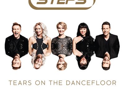 Stilista prega gli Steps di non mettere i suoi vestiti