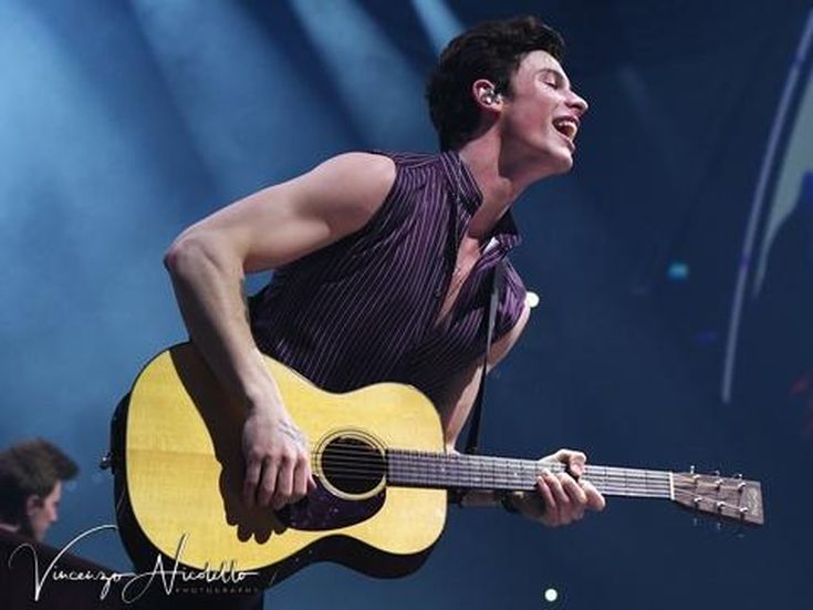 SHAWN MENDES