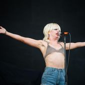 15 giugno 2022 - I-Days - Ippodromo - Milano - Amyl and the Sniffers in concerto