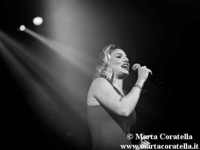 L&rsquo;ultimo saluto di Emma al pap&agrave; e il loro amore per la musica