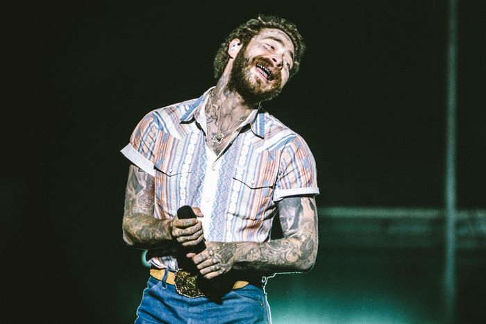 https://images.rockol.it/J-mJXWorzXgaU6V5vJwFJ6lAHpU=/700x0/smart/rockol-img/img/foto/upload/celenadivincenzo-3290.jpg