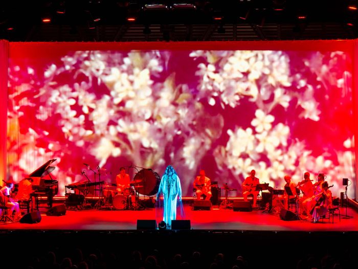 https://images.rockol.it/JBNPs37IkzhjLKMhGzvhmCt1Txs=/700x0/smart/rockol-img/img/foto/upload/anohni-courtesy-of-rebis-music-c-2024anohni-ravenna-2-courtesy-of-rebis-music-c-2024.jpg