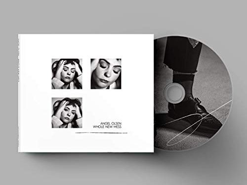 Angel Olsen, i concerti in streaming sono (quasi) un'esperienza cosmica