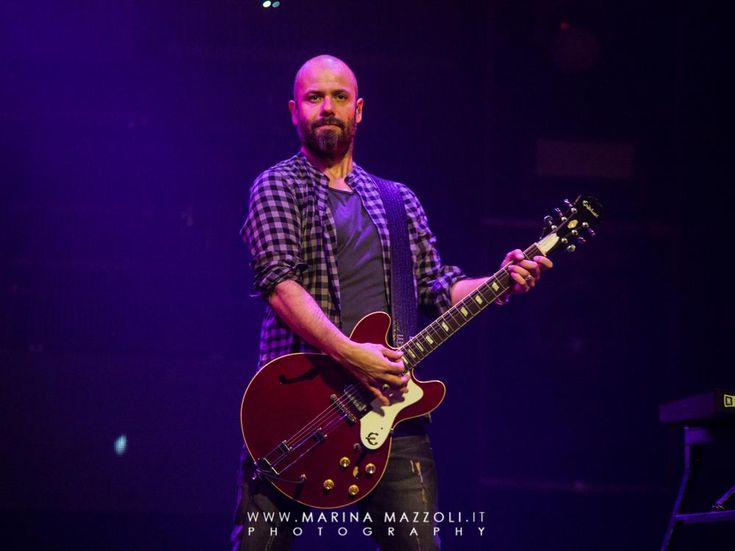 Music Control: (quasi) tutto come prima, Nek ancora in testa