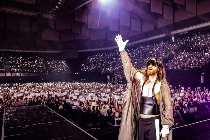 https://images.rockol.it/JbthIXiFqwIQI30Rv8RzUVJnN-w=/700x0/smart/rockol-img/img/foto/upload/thirty-seconds-to-mars-foto-concerto-bologna-24-maggio-2024.jpg