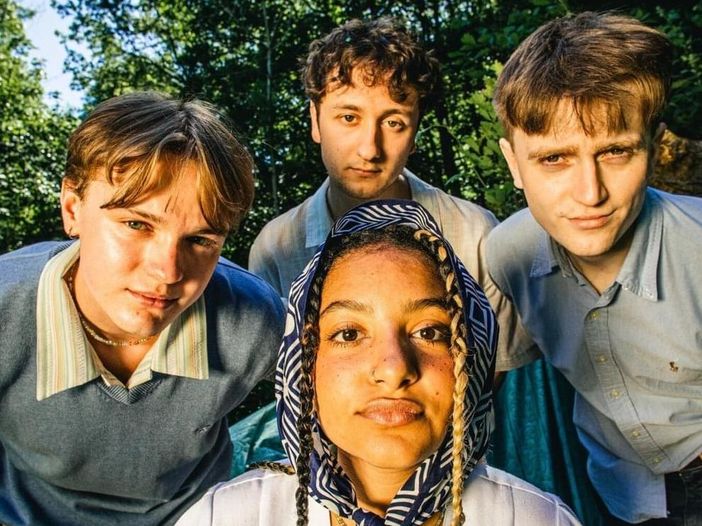 La storia di resistenza e sacrificio degli English Teacher