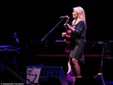 Nasce a Chicago, Illinois, USA, Rickie Lee Jones, cantautrice.