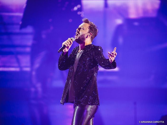 √ New York oltre mille persone in piazza a cantare Cremonini Rockol