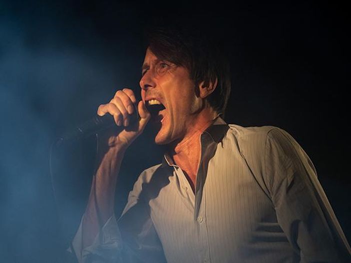 I Suede suonano &quot;Because the night&quot; con l&#039;orchestra
