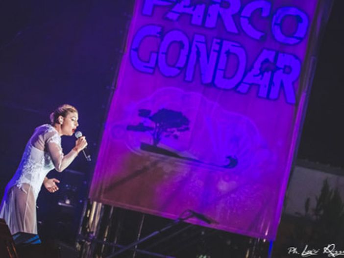 Emma Marrone, sul Web una sua foto &#039;scippata&#039; dal Movimento Sociale Fiamma Tricolore. E lei minaccia azioni legali