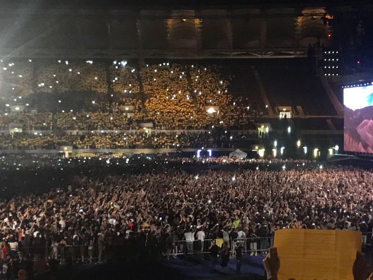 Copertina degli U2 'rubata'? L'accusa di un artista