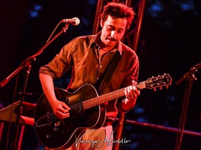 Bianco, guarda in anteprima il video di &quot;Rosso che manca di sera&quot;
