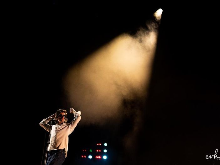 Arctic Monkeys, ancora problemi alla gola per Alex Turner: salta un&#039;altra data