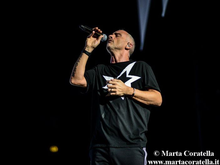 Eros Ramazzotti: da Club Dogo a Hooverphonic, ecco le collaborazioni di 'Noi' Eros Ramazzotti: da Club Dogo a Hooverphonic, ecco le collaborazioni di 'Noi'