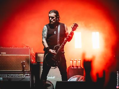 I Cult aiutano gli Econoline Crush a scalare le classifiche