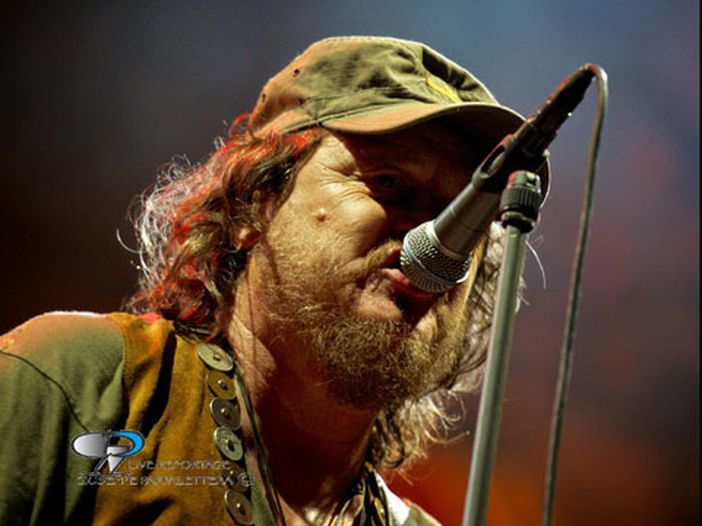 Zucchero, il primo singolo dal nuovo album &#039;Black cat&#039; &egrave; &#039;Partigiano reggiano&#039;: la sinistra vista (non subito) da Sugar
