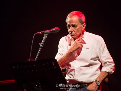 Roberto Vecchioni contro le multinazionali discografiche e non solo
