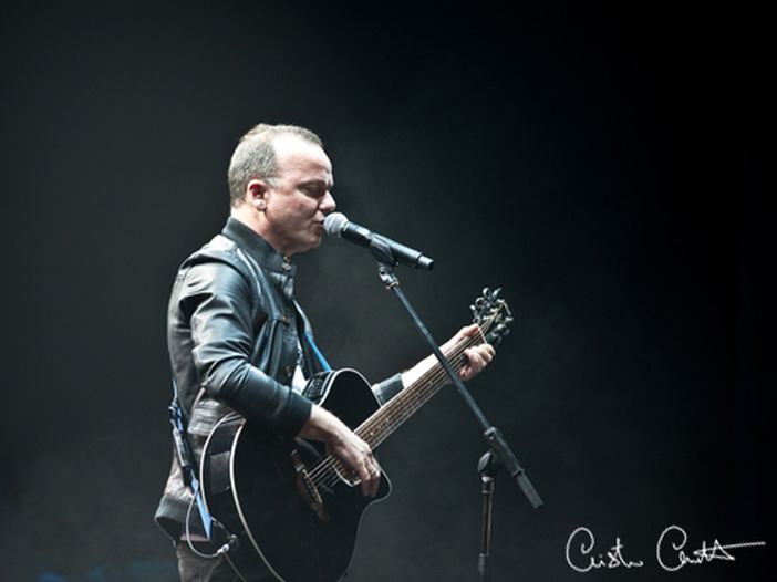 Gigi D&#039;Alessio in ospedale a visitare un suo fan