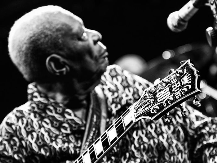 https://images.rockol.it/LHJMLpI7QmviuoBXKf_0FsH9dq0=/700x0/smart/rockol-img/img/foto/upload/bbking-2012-07-13-pistoiablues.jpg