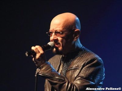 Enrico Ruggeri, il fantasista: &apos;Il mio nuovo disco tra pubblico e privato&apos; 