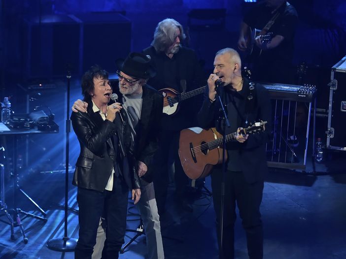 Francesco De Gregori, la scaletta dei 40 anni di 'Rimmel' e i video del concerto Francesco De Gregori, la scaletta dei 40 anni di 'Rimmel' e i video del concerto