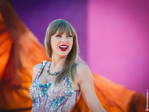 Classifiche UK, novità 19 dicembre: Swift stabile al numero uno