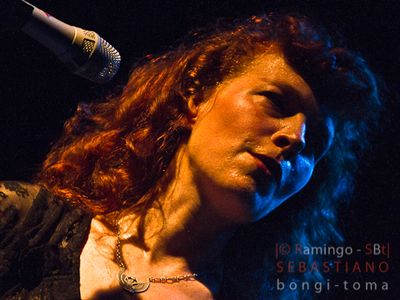 Melissa Auf der Maur: &apos;Di nuovo nelle Hole? Non ne so niente&apos;