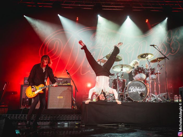 Darkness, il nuovo album &quot;Pinewood smile&quot; arriva ad ottobre: ascolta il singolo &quot;All the pretty girls&quot;