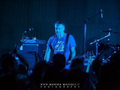 Peter Hook reinterpreta i Joy Division: 'Mi sono messo nei panni di Ian Curtis'