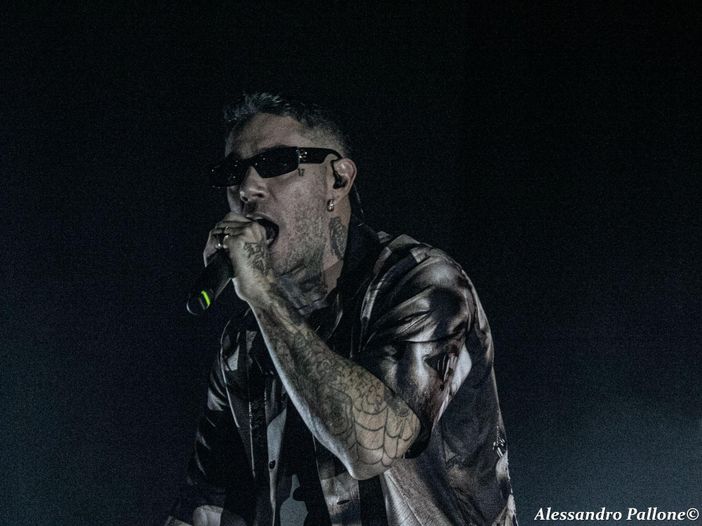 Emis Killa indagato nell’inchiesta sugli ultrà a Milano Emis Killa indagato nell’inchiesta sugli ultrà a Milano