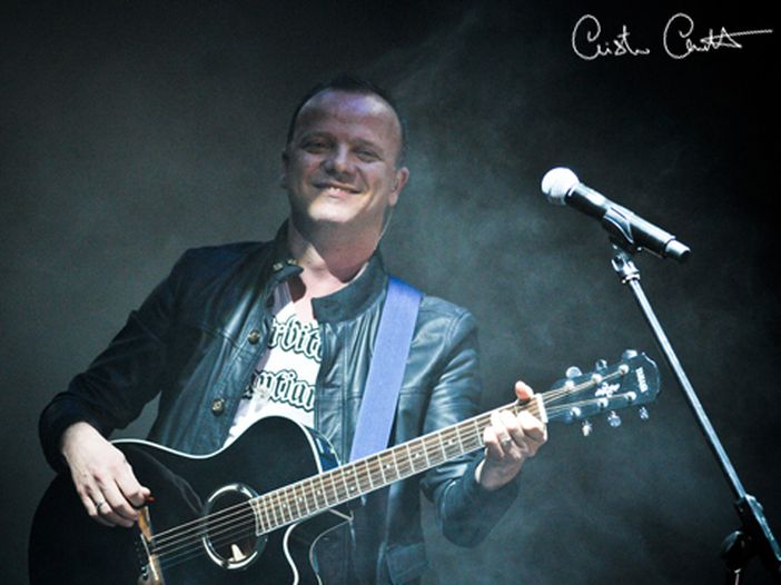 Anche tu sul palco con Gigi D&#039;Alessio? Ora puoi. Ecco come