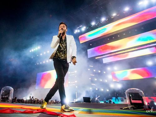 Cesare Cremonini, "Una notte a San Siro" in TV il 17 luglio - ecco come è nato il palco dello show
