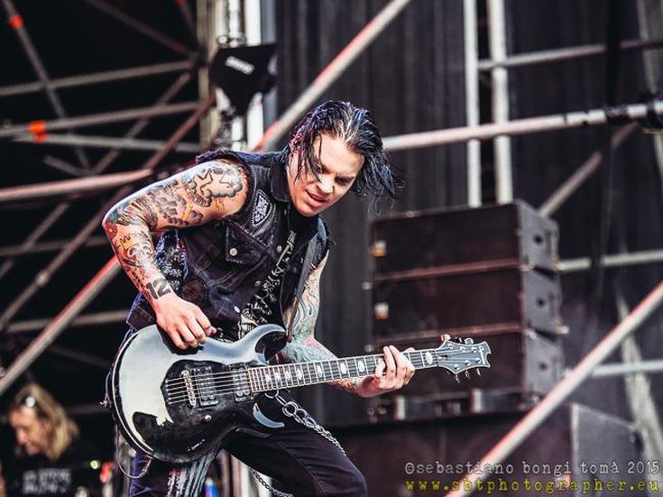 Geoff Tate esce dai Queensryche