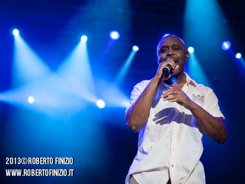 Movimenti in BMG: Santana, Whitney & C. tornano sotto l'ala di Clive Davis?