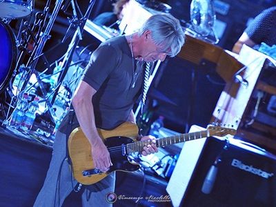 Anche Weller e Bragg nel film &apos;Last shop standing&apos; sui negozi di dischi