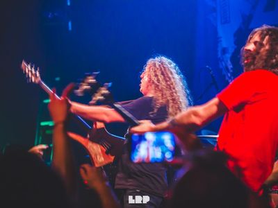 Due membri dei Voivod con Dave Grohl