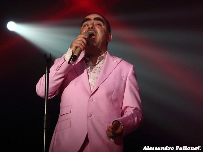 Elio e le Storie Tese: ieri a Milano il comizio di Mangoni, ecco com&#039;&egrave; andata