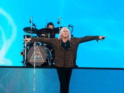 Def Leppard a tutta birra, una &apos;bionda&apos; per Joe Elliott