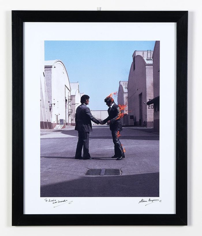 https://images.rockol.it/N-UrY-Xisa1WDRtGdlsqv1qb5Gs=/700x0/smart/rockol-img/img/foto/upload/aubrey-powell-storm-thorgerson-pink-floyd-wish-you-were-here-copertina-front-cover-1975-courtesy-sony-music-ltd.jpg https://images.rockol.it/N-UrY-Xisa1WDRtGdlsqv1qb5Gs=/700x0/smart/rockol-img/img/foto/upload/aubrey-powell-storm-thorgerson-pink-floyd-wish-you-were-here-copertina-front-cover-1975-courtesy-sony-music-ltd.jpg