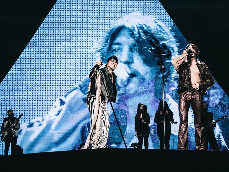 √ 2 dicembre 2023 Palazzo dello Sport Roma Irama e Rkomi in concerto Foto 15 Rockol √ 2 dicembre 2023 Palazzo dello Sport Roma Irama e Rkomi in concerto Foto 15 Rockol