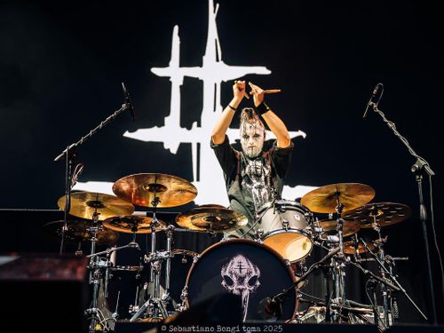 Distribuzione, Century Media (Lacuna Coil, ecc.) rinnova con EMI  Services