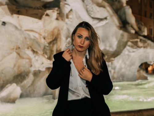 Annamaria Tortora, la rinascita con 'Lucciole' 