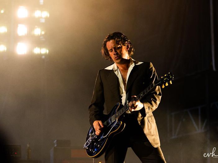 Arctic Monkeys e Foo Fighters live al Glastonbury Festival.