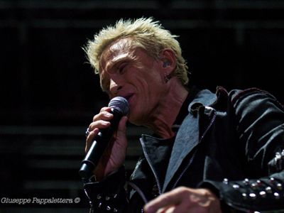 Billy Idol e Go-Go&apos;s in gran forma al Fan Nation