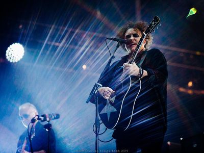 &quot;Alice in Wonderland&quot;: ecco la tracklist con Robert Smith e Franz Ferdinand