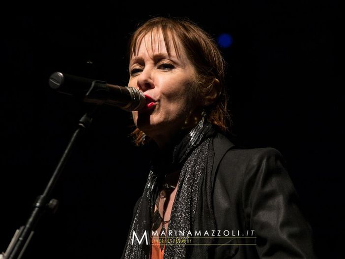 Suzanne Vega, cantautrice dalla scrittura e dalla voce magica Suzanne Vega, cantautrice dalla scrittura e dalla voce magica