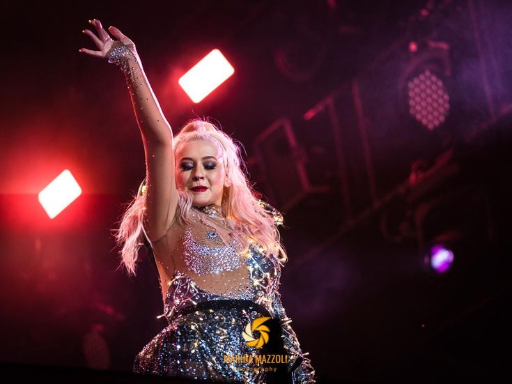 Christina Aguilera e amici al bar, bevuti 6000 euro di alcolici