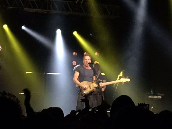 https://images.rockol.it/O7JtzL2a_jSEXtPQPbZiBGq6l6M=/700x0/smart/rockol-img/img/foto/upload/sting-004.jpg