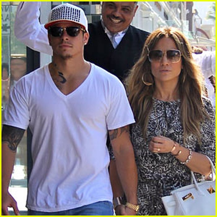 https://images.rockol.it/OGLgePKfdJSINZS4A3LVlY7Rauk=/700x0/smart/http%3A%2F%2Fcdn02.cdn.justjared.com%2Fwp-content%2Fuploads%2Fheadlines%2F2013%2F09%2Fjennifer-lopez-casper-smart-hold-hands-for-shopping-trip.jpg https://images.rockol.it/OGLgePKfdJSINZS4A3LVlY7Rauk=/700x0/smart/http%3A%2F%2Fcdn02.cdn.justjared.com%2Fwp-content%2Fuploads%2Fheadlines%2F2013%2F09%2Fjennifer-lopez-casper-smart-hold-hands-for-shopping-trip.jpg