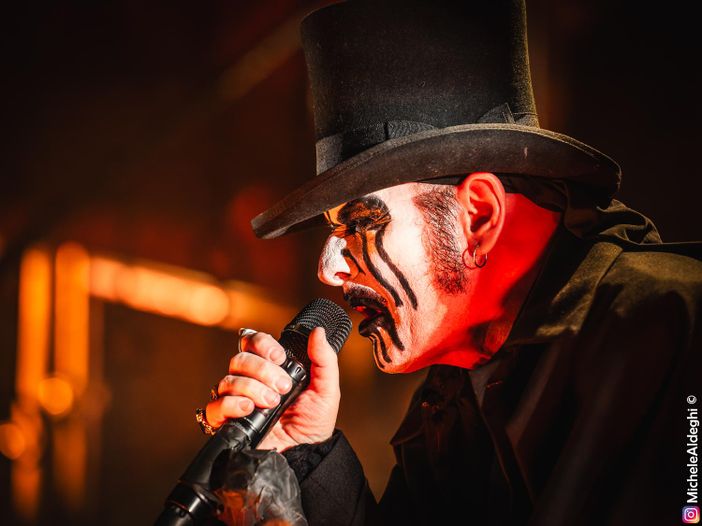 Le scarpe da ginnastica di King Diamond e dei Mercyful Fate